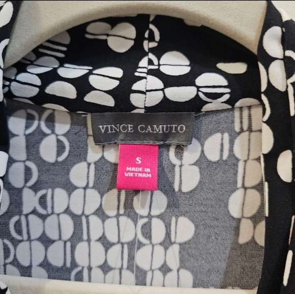 Vince Camuto ✦ Black White Geometric Blouse ✦ Cinched Sides V-Neck Sleeveless S - Picture 9 of 16